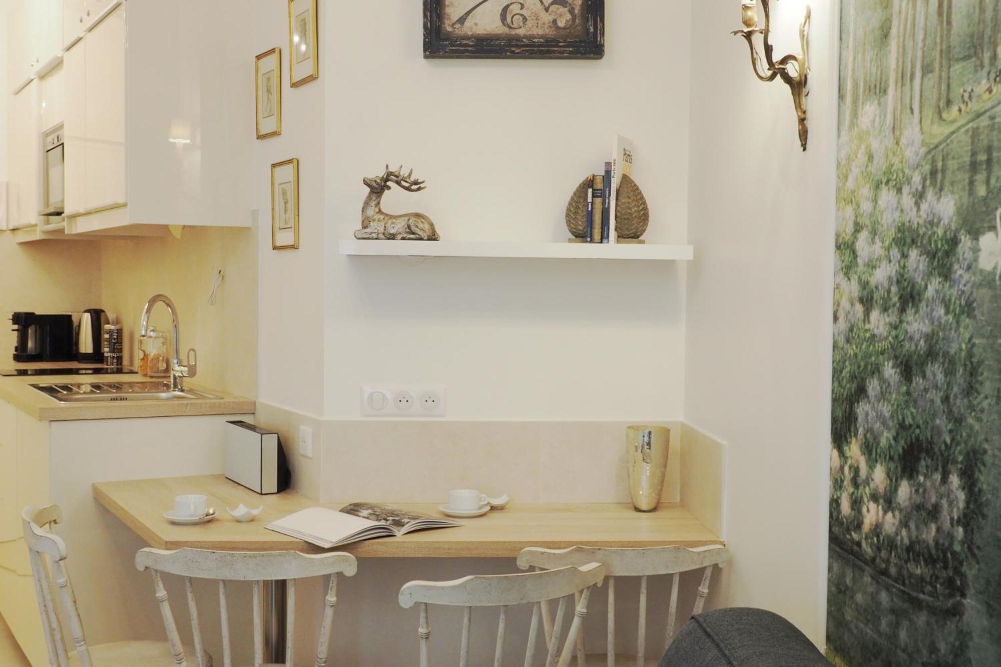 Louvre Opera Design Chicsuites